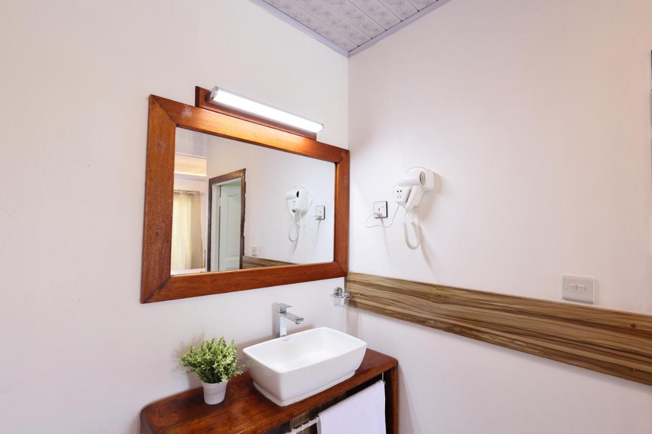 Batuta Maldives Fourson Hotel Thulusdhoo Buitenkant foto