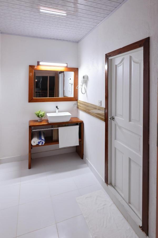 Batuta Maldives Fourson Hotel Thulusdhoo Buitenkant foto