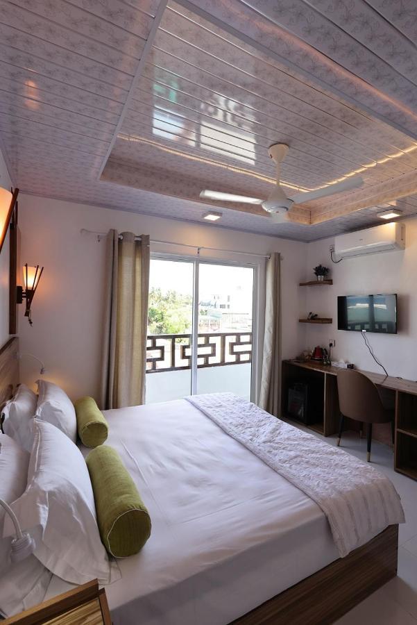 Batuta Maldives Fourson Hotel Thulusdhoo Buitenkant foto