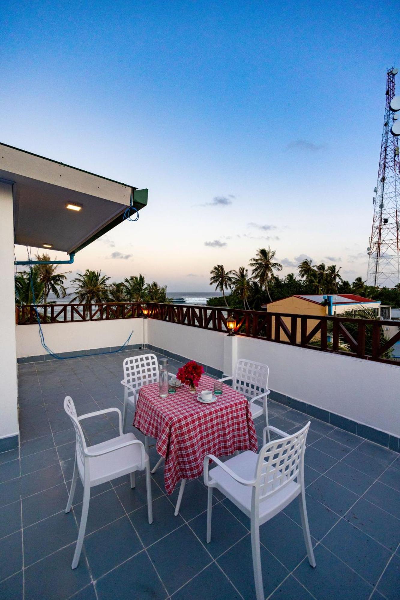 Batuta Maldives Fourson Hotel Thulusdhoo Buitenkant foto